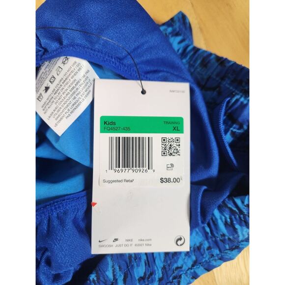 Nike One High Waisted shorts NWT girl's XL - Picture 4 of 4